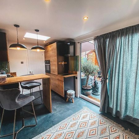 Cosy Studio Apartment Нюмаркет Екстериор снимка